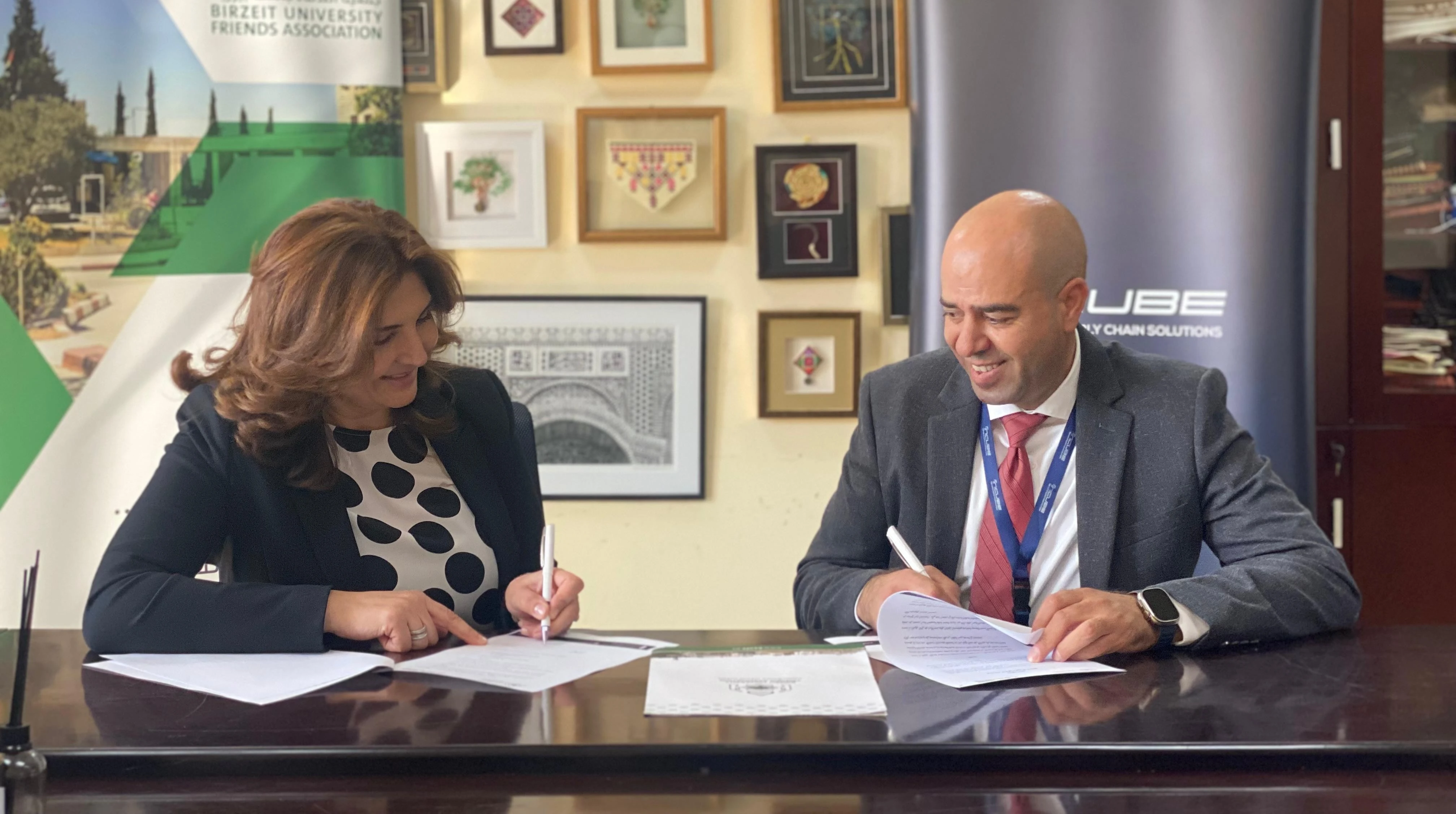 جمعية أصدقاء جامعة الرياضوشركة “إنكيوب” توقعان اتفاقيات لدعم الطلبة وتمكينهم أكاديميًا ومهنيًا.